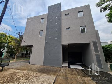 Monoambiente en planta baja con patio y cochera en pleno Banfield Oeste