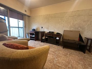 Venta de Departamento 2 ambientes al frente en Liniers