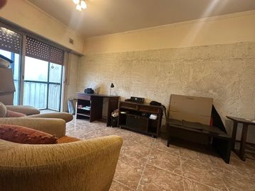 Venta de Departamento 2 ambientes al frente en Liniers