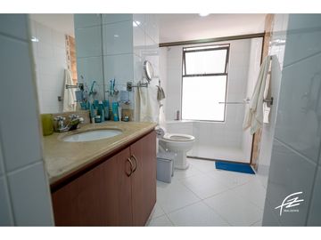 APARTAMENTO EN VENTA EN LAURELES, MEDELLN