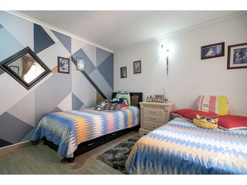 APARTAMENTO EN VENTA EN LAURELES, MEDELLN
