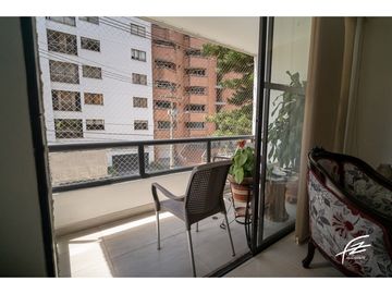 APARTAMENTO EN VENTA EN LAURELES, MEDELLN