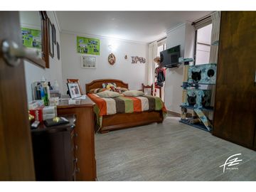 APARTAMENTO EN VENTA EN LAURELES, MEDELLN