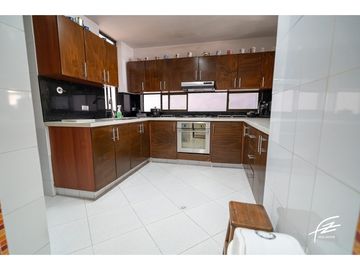 APARTAMENTO EN VENTA EN LAURELES, MEDELLN