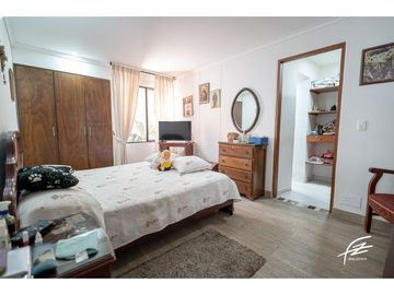 APARTAMENTO EN VENTA EN LAURELES, MEDELLN
