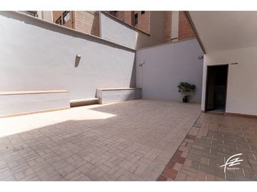APARTAMENTO EN VENTA EN LAURELES, MEDELLN