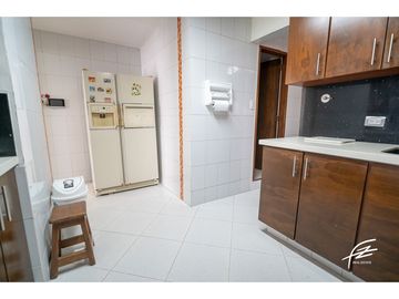 APARTAMENTO EN VENTA EN LAURELES, MEDELLN