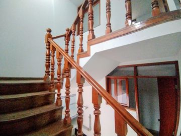 Se Vende Amplia Casa De 3 Pisos Límite Con San Miguel En La Perla