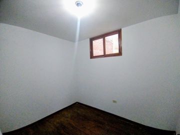 Se Vende Amplia Casa De 3 Pisos Límite Con San Miguel En La Perla