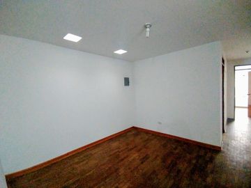 Se Vende Amplia Casa De 3 Pisos Límite Con San Miguel En La Perla