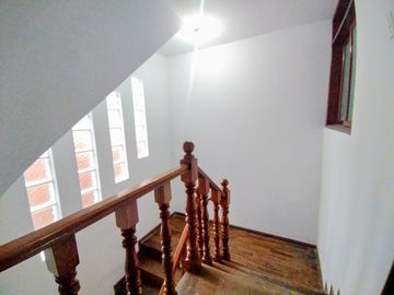 Se Vende Amplia Casa De 3 Pisos Límite Con San Miguel En La Perla