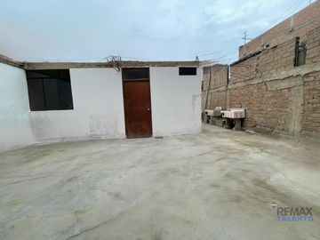 Terreno Con Casa Rústica En Venta En Ventanilla: Tu Proyecto, Tu Estilo
