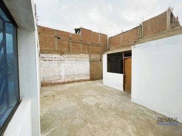 Terreno Con Casa Rústica En Venta En Ventanilla: Tu Proyecto, Tu Estilo