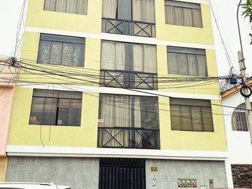 DEPARTAMENTO EN VENTA EN LA PERLA FRENTE A PARQUE