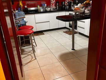 SE VENDE AMPLIO 137MTS Y MODERNO DEPARTAMENTO CON COCHERA EN LA MOLINA