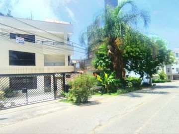 SE VENDE AMPLIO 137MTS Y MODERNO DEPARTAMENTO CON COCHERA EN LA MOLINA