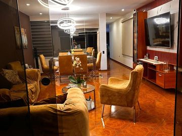 SE VENDE AMPLIO 137MTS Y MODERNO DEPARTAMENTO CON COCHERA EN LA MOLINA