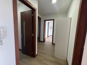HERMOSO Y AMPLIO DEPARTAMENTO DE VENTA  - COMO NUEVO - 2 DORMITORIOS - TANDA NAYON - CUMBAYA