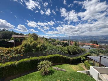 HERMOSO Y AMPLIO DEPARTAMENTO DE VENTA  - COMO NUEVO - 2 DORMITORIOS - TANDA NAYON - CUMBAYA