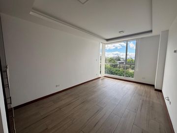 HERMOSO Y AMPLIO DEPARTAMENTO DE VENTA  - COMO NUEVO - 2 DORMITORIOS - TANDA NAYON - CUMBAYA