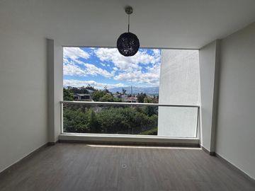 HERMOSO Y AMPLIO DEPARTAMENTO DE VENTA  - COMO NUEVO - 2 DORMITORIOS - TANDA NAYON - CUMBAYA