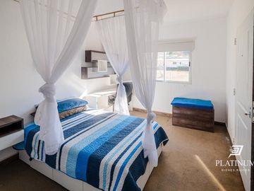 Casa en venta c/ cochera en Vaqueros