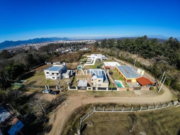 Casa en venta c/ cochera en Vaqueros