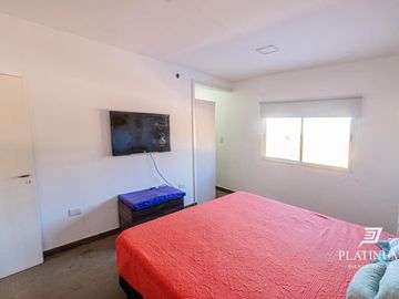 Casa en venta c/ cochera en Vaqueros
