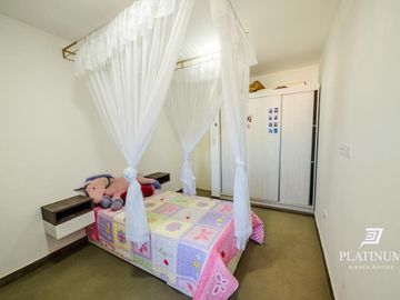 Casa en venta c/ cochera en Vaqueros