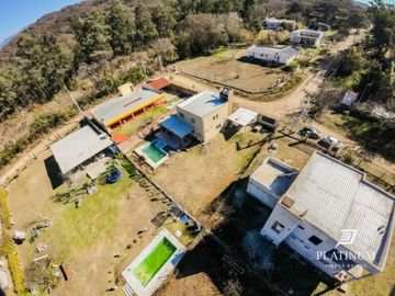 Casa en venta c/ cochera en Vaqueros