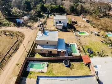 Casa en venta c/ cochera en Vaqueros