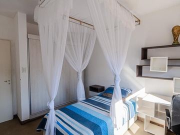 Casa en venta c/ cochera en Vaqueros