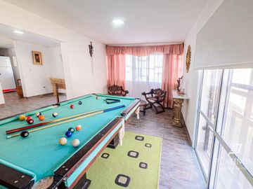 Casa en venta c/ cochera en Vaqueros