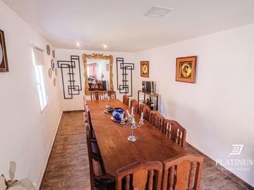 Casa en venta c/ cochera en Vaqueros
