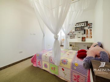 Casa en venta c/ cochera en Vaqueros