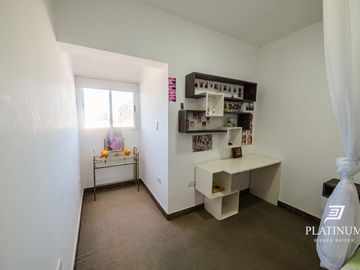 Casa en venta c/ cochera en Vaqueros