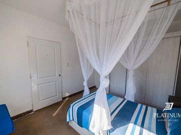 Casa en venta c/ cochera en Vaqueros
