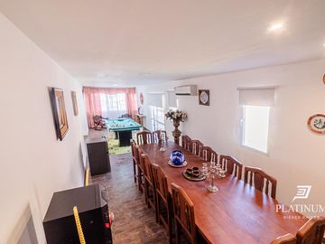 Casa en venta c/ cochera en Vaqueros