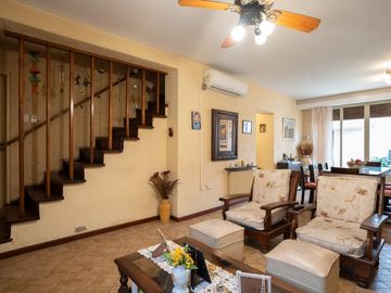 VENTA CASA 5 AMBIENTES PATIO COCHERA APTO CREDITO