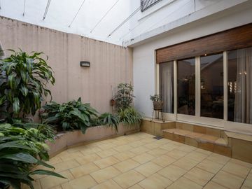 VENTA CASA 5 AMBIENTES PATIO COCHERA APTO CREDITO