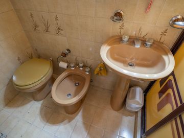 VENTA CASA 5 AMBIENTES PATIO COCHERA APTO CREDITO