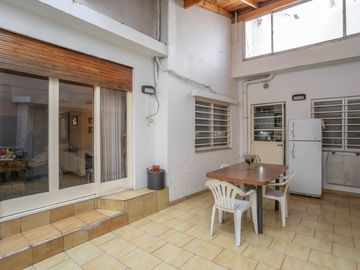 VENTA CASA 5 AMBIENTES PATIO COCHERA APTO CREDITO
