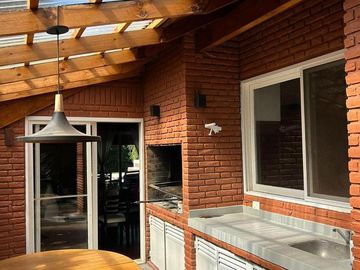 Casa remodelada en el country Nautico Escobar