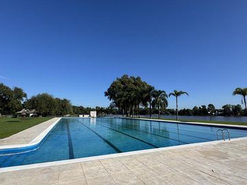 Casa remodelada en el country Nautico Escobar