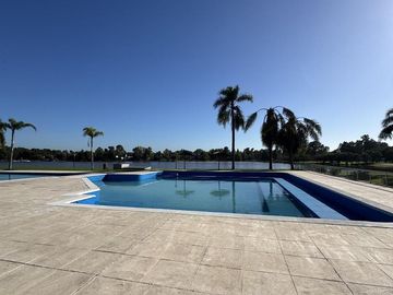 Casa remodelada en el country Nautico Escobar