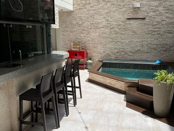 Vive cerca del mar en una casa amplia y moderna en Pimentel.