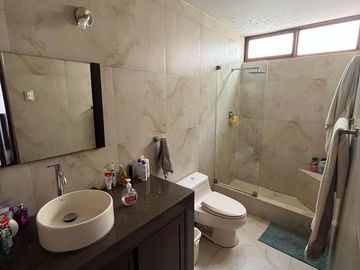 Vive cerca del mar en una casa amplia y moderna en Pimentel.
