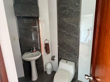 Vive cerca del mar en una casa amplia y moderna en Pimentel.