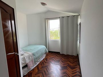 Vive cerca del mar en una casa amplia y moderna en Pimentel.