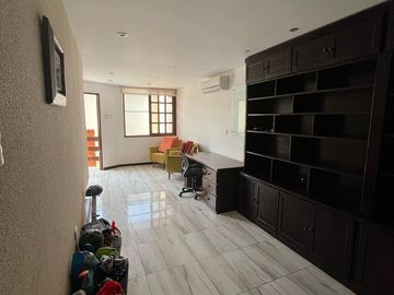 Vive cerca del mar en una casa amplia y moderna en Pimentel.